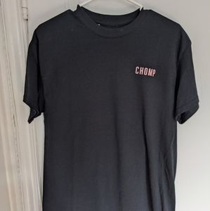 CHOMP tee